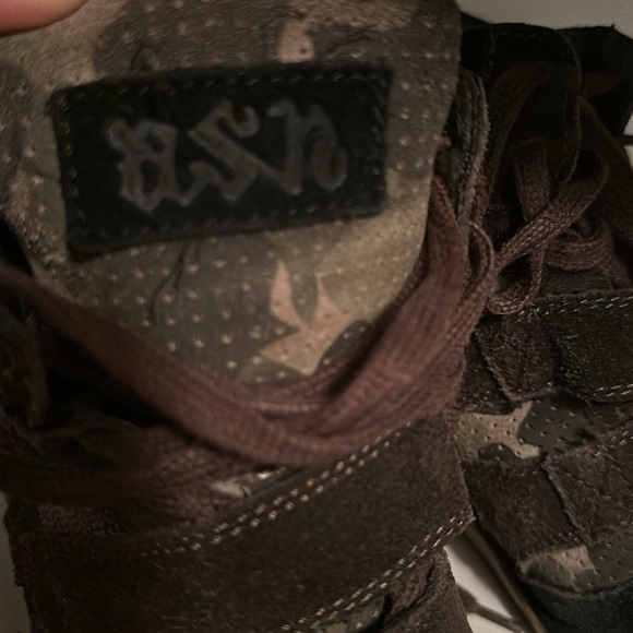 ASH - Picture 4 of 4